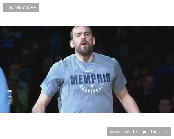 里夫斯大腿不适下半场未出战