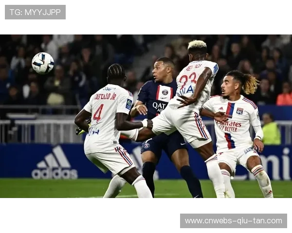 法甲第18轮:里尔vs里昂,半场1-1平分秋色